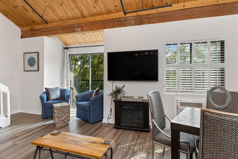 Communal lounge/ TV room, TV and multimedia, Living room, Seating area