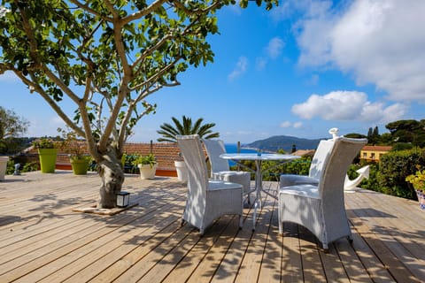Nearby landmark, Spring, Balcony/Terrace, Sea view