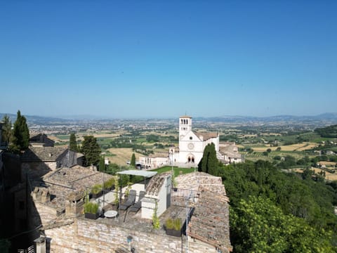 Nearby landmark, Bird's eye view, Landmark view