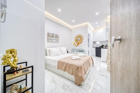 Kitchen or kitchenette, Bedroom