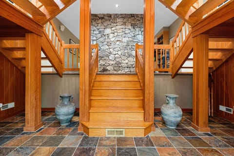 Memory Maker with Wintergreen Advantage House in Nelson County