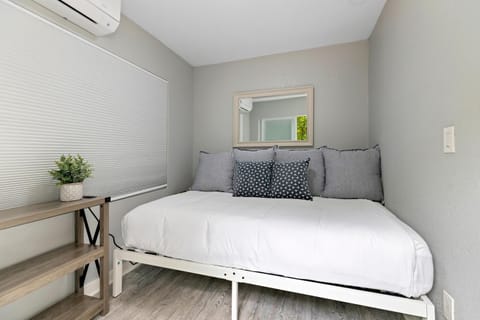 Gum Tree 4 with Wintergreen Advantage House in Massies Mill