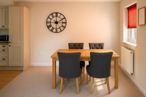 Elegant 2BD Townhouse in Thirsk: Cozy & Stylish House in Borough of Harrogate