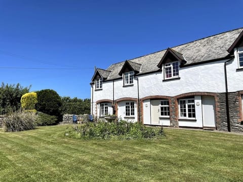 Property building, Spring, Day, Garden, Garden view