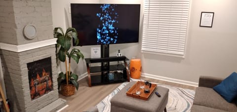 TV and multimedia, Living room, Seating area, Evening entertainment