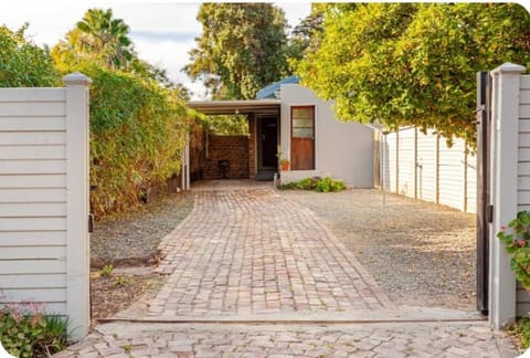 Self-catering Garden Cottage Apartment in Western Cape