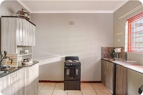 Self-catering Garden Cottage Apartment in Western Cape