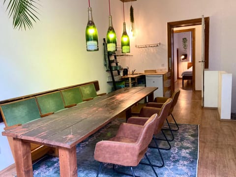 Seating area, Dining area