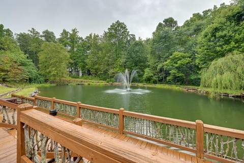 Blue Ridge Mountain-View Cabin with Hot Tub and Deck! Cabin in Tennessee