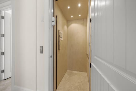 Beachfront Paradise - direct access to the Gulf House in Bradenton Beach