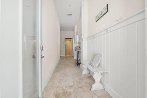 Beachfront Paradise - direct access to the Gulf House in Bradenton Beach