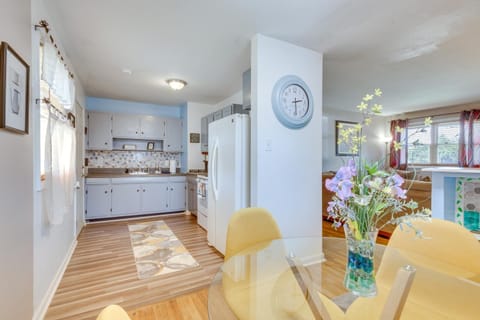 4 Mi to Dtwn Home with Fenced Yard in Portsmouth! House in Portsmouth