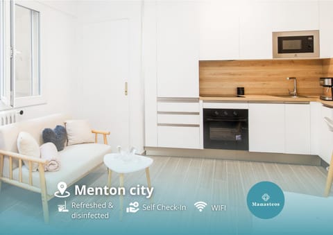 Bed, Kitchen or kitchenette, oven, stove