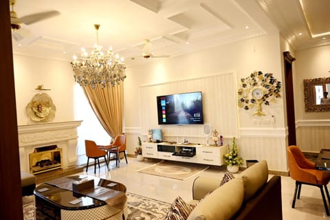 Communal lounge/ TV room