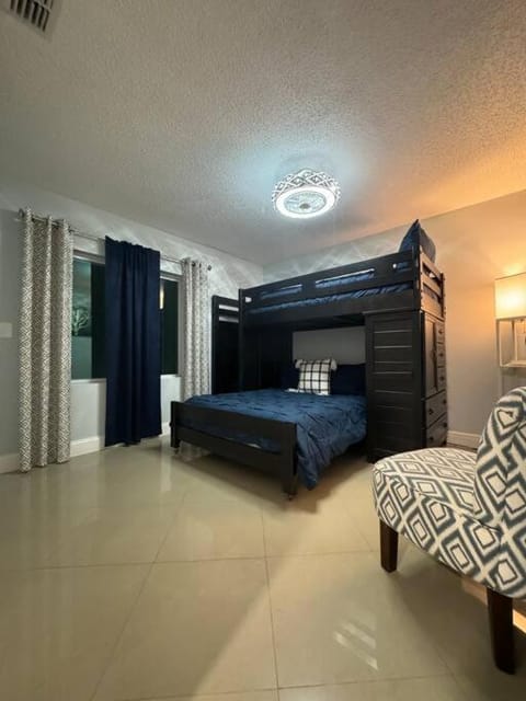 Beautiful and comfy home! House in Brandon