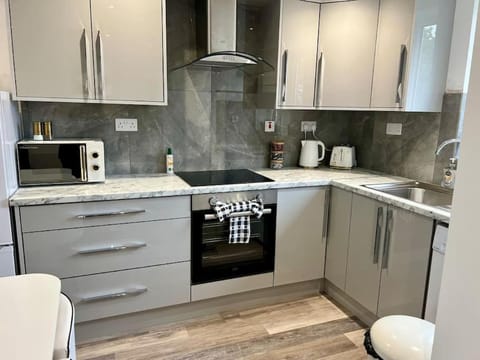 2 Bed Preston City Centre Flat - Sleeps 4 with parking Apartment in Preston