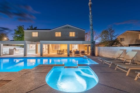 The Cardinal Walk to Stadium Pool+Spa Sportcourt House in Glendale