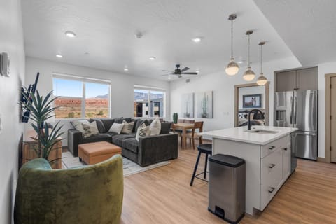 Red Rock Oasis - Brand New Home 3-Bed Sleeps 10 House in Washington