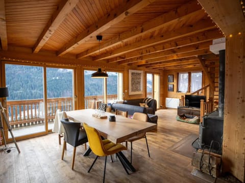 Chalet spacieux 12 pers, 4 ch, 4 sdb, cuisine équipée, parking, cheminée - FR-1-676-201 Chalet in Haute-Savoie