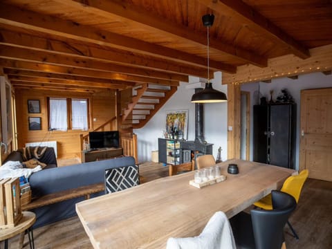 Chalet spacieux 12 pers, 4 ch, 4 sdb, cuisine équipée, parking, cheminée - FR-1-676-201 Chalet in Haute-Savoie