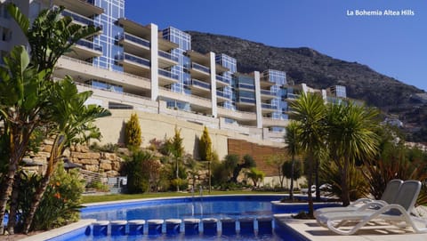 Property building, Swimming pool, Swimming pool