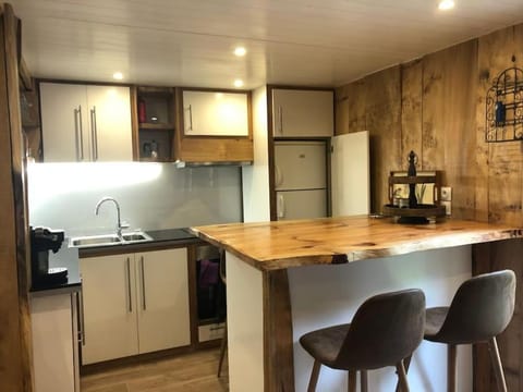 Kitchen or kitchenette, Dining area, dishwasher, oven, pet friendly, stove
