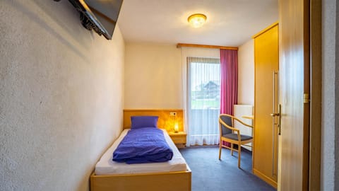 TV and multimedia, Photo of the whole room, Bedroom