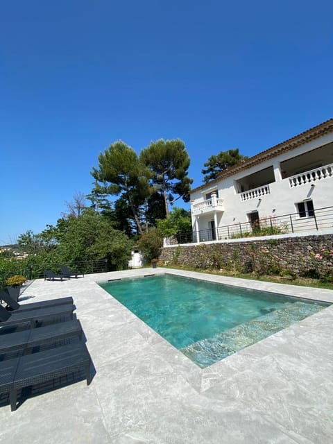 Property building, Day, Garden, Garden view, Pool view, Swimming pool, sunbed