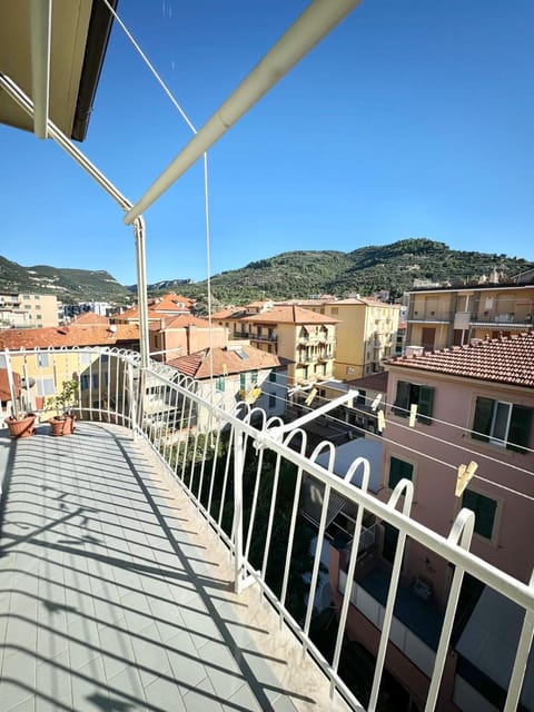 Hostdomus - Ela House Apartment in Finale Ligure
