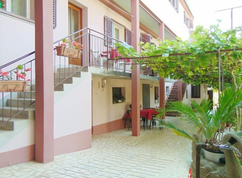 Facade/entrance, Garden