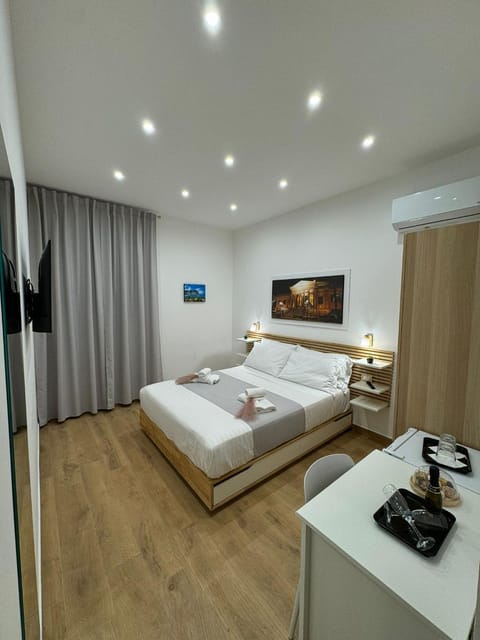 Bed, Photo of the whole room, Bedroom, hair dryier, minibar