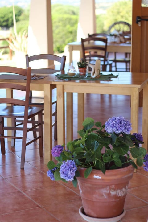 Property building, Facade/entrance, Breakfast