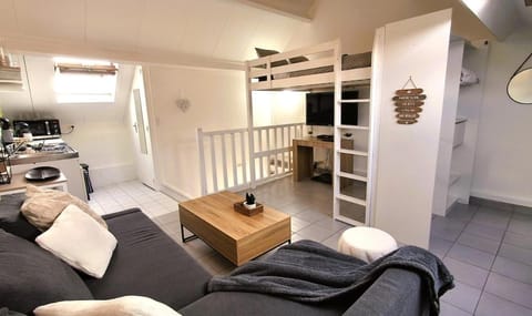 TV and multimedia, Photo of the whole room, Seating area