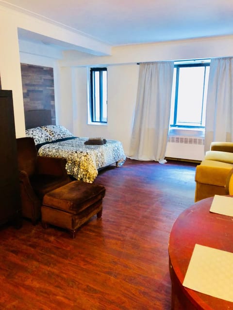 Bed, Living room, Photo of the whole room, Seating area, Bedroom
