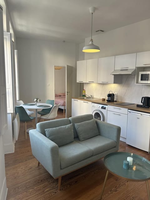 Kitchen or kitchenette, Living room, Seating area, Dining area, dishwasher
