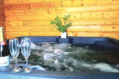 Hot Tub, Spa and wellness centre/facilities
