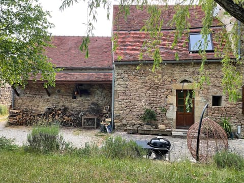 Property building, Patio, BBQ facilities, Garden, Garden view