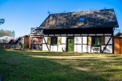 Property building, Day, Natural landscape, Garden, Garden view