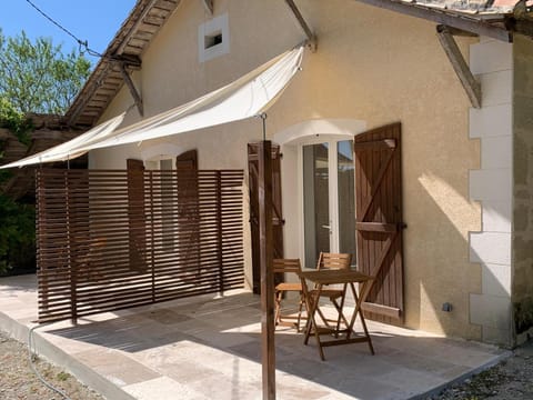 Property building, Patio, Day, Balcony/Terrace, Balcony/Terrace