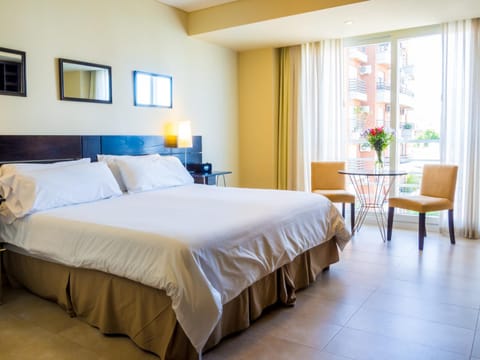 Bed, Seating area