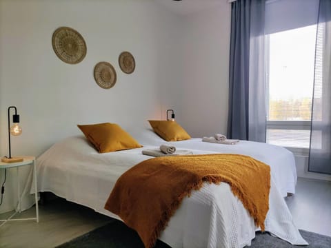 Bed, Bedroom, furniture, towels