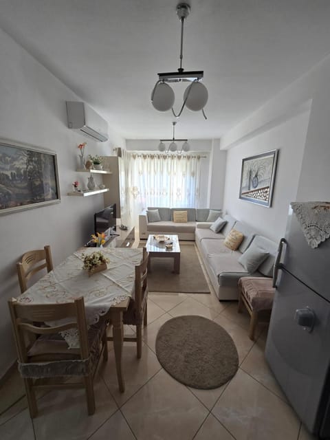 Bed, Living room, Photo of the whole room, Seating area, Dining area, Bedroom
