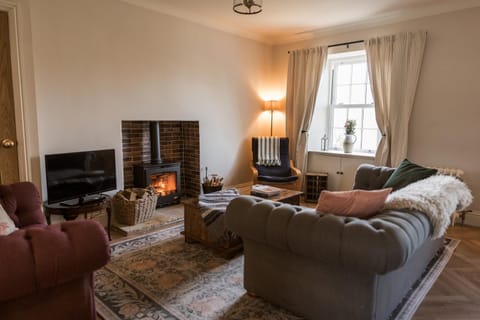 Rosebank Cottage - Hot Tub & Log Stove House in Scotland