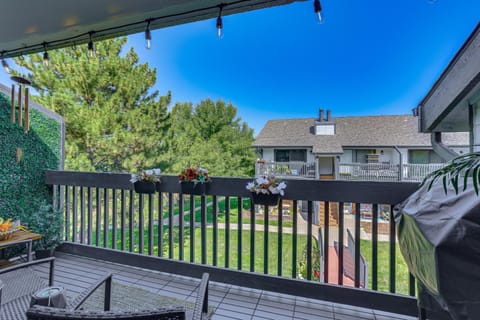 1 Mi to Dtwn Condo with Pool Access in Castle Rock Apartment in Castle Rock