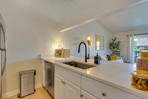 1 Mi to Dtwn Condo with Pool Access in Castle Rock Apartment in Castle Rock