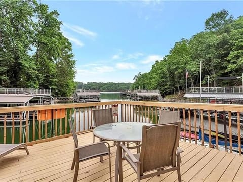 Balcony/Terrace, Balcony/Terrace, Dining area, Lake view