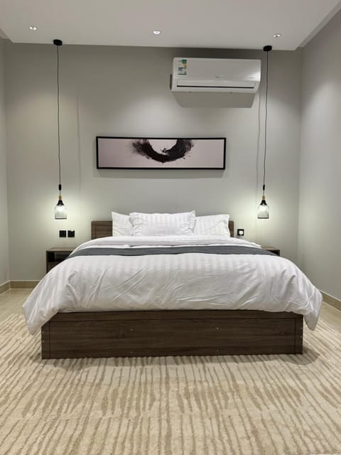 Bed, Photo of the whole room, Bedroom, air conditioner