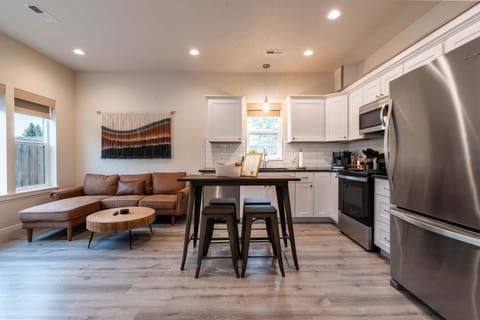 New modern home - movie and game room - Family Friendly House in Post Falls