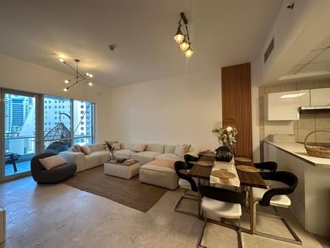 2 Bedrooms Apartment with Marina Views Apartment in Dubai