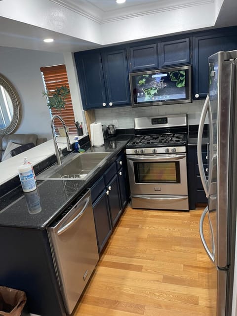 Central LA GATED Community 4 beds home Apartment in Bell Gardens